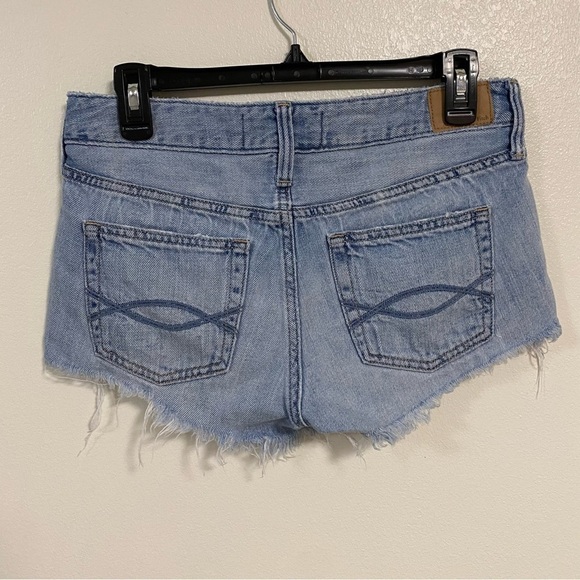 Abercrombie & Fitch Shorts Women’s Size 2 Distressed Cut off Boyfriend Shorts - Picture 4 of 9